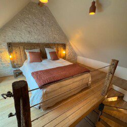 La chambre dite "Cran aux œufs" est une charmante suite de 35m2 en duplex.