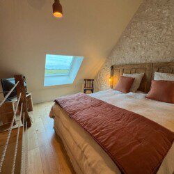 La chambre dite "Cran aux œufs" est une charmante suite de 35m2 en duplex.