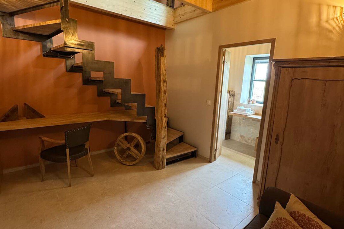 La chambre dite "Cran aux œufs" est une charmante suite de 35m2 en duplex.