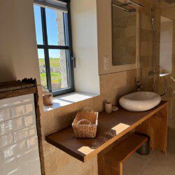 La chambre dite "Cran aux œufs" est une charmante suite de 35m2 en duplex.