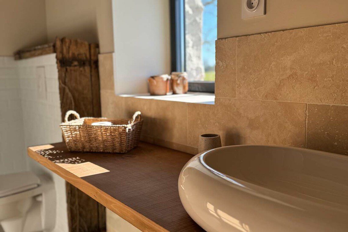 La chambre dite "Cran aux œufs" est une charmante suite de 35m2 en duplex.