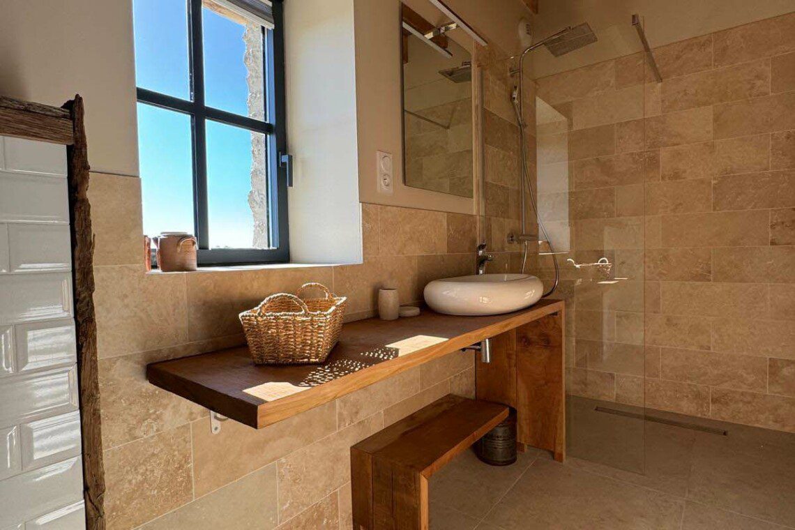 La chambre dite "Cran aux œufs" est une charmante suite de 35m2 en duplex.