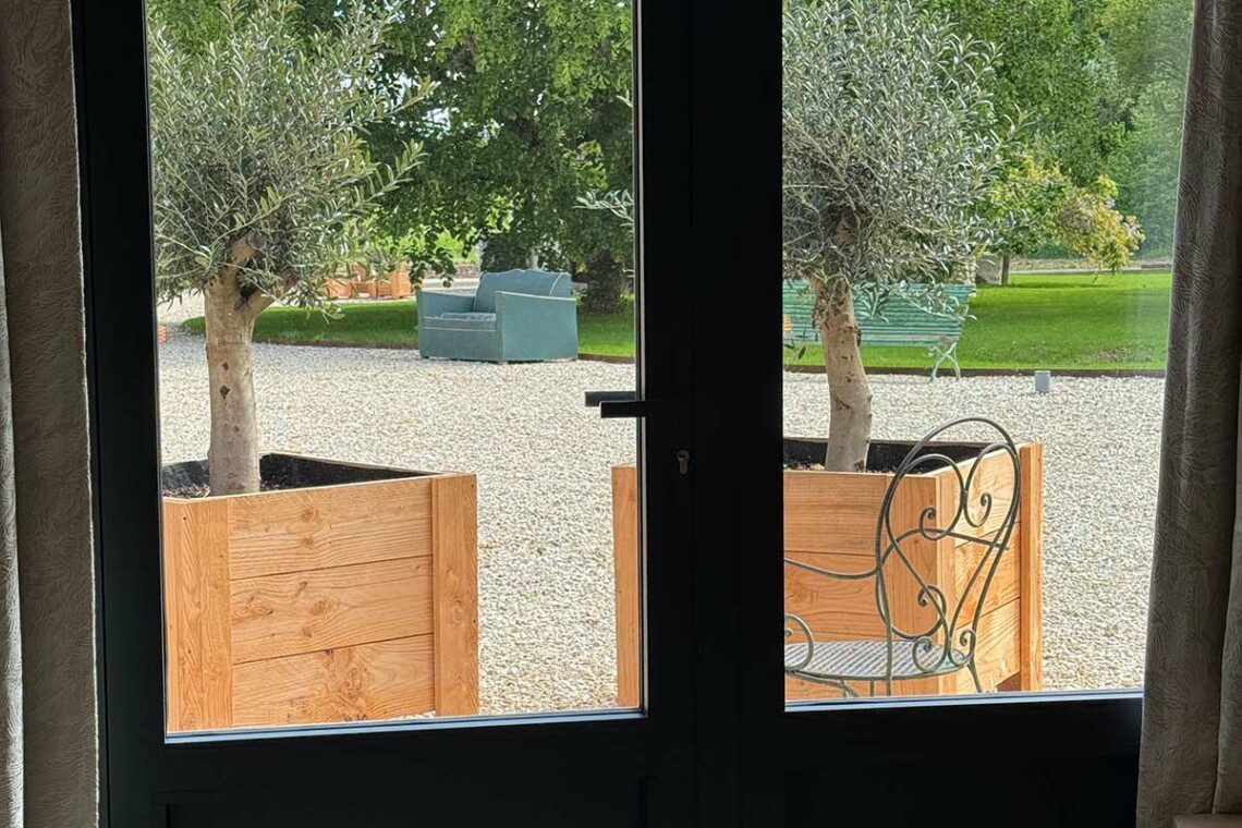 La suite "Le Monal", en duplex de 35m2, accueille confortablement un couple