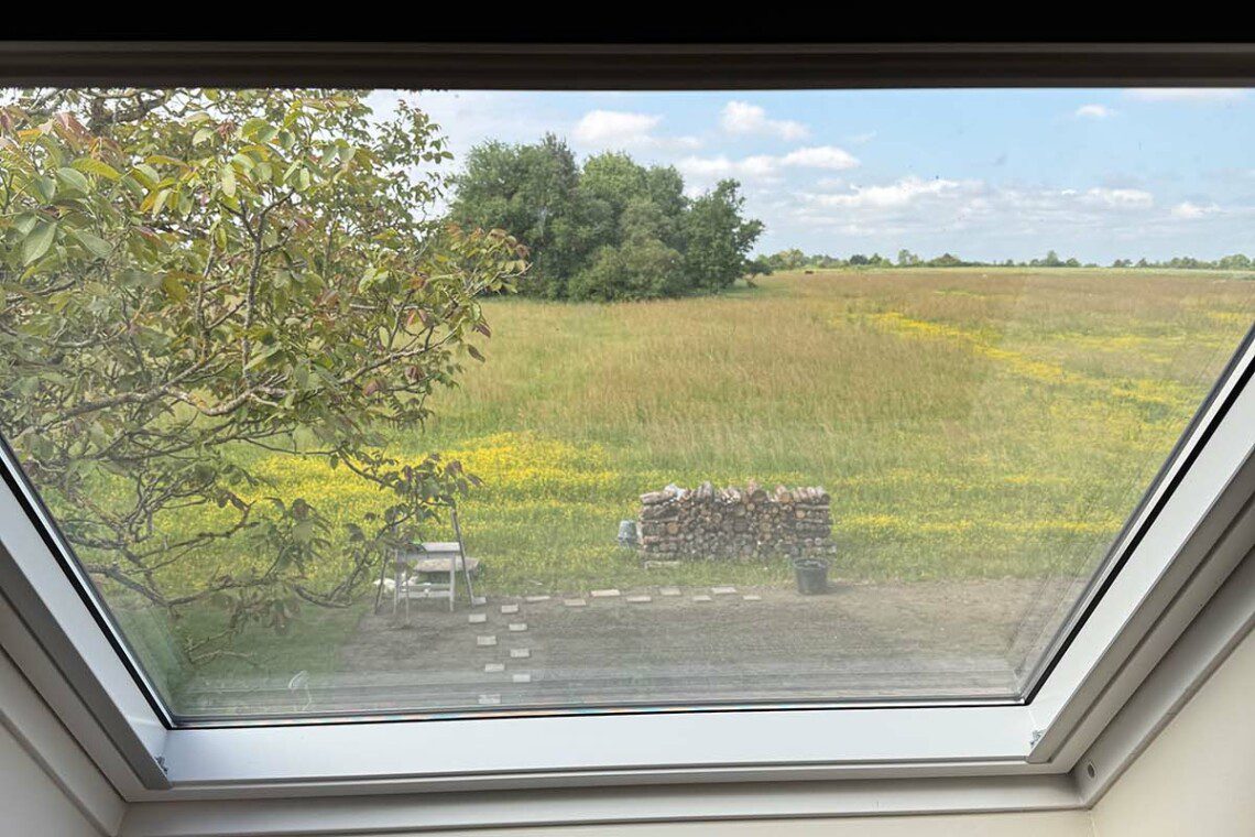 La suite "Le Monal", en duplex de 35m2, accueille confortablement un couple