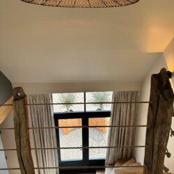 La suite "Le Monal", en duplex de 35m2, accueille confortablement un couple