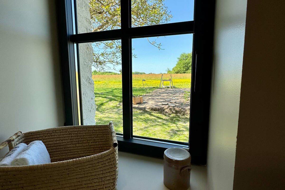 La suite "Le Monal", en duplex de 35m2, accueille confortablement un couple