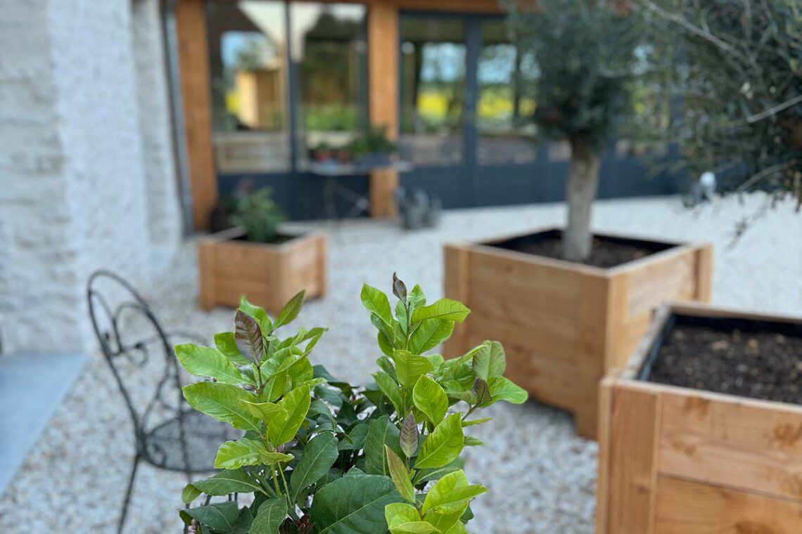 La suite "Le Monal", en duplex de 35m2, accueille confortablement un couple