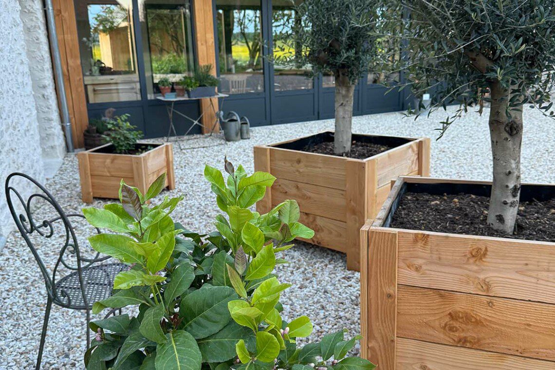 La suite "Le Monal", en duplex de 35m2, accueille confortablement un couple