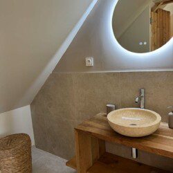 La pointe aux oies est une chambre double de 25m2 avec douche à l’italienne et terrasse privative.