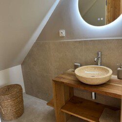 La pointe aux oies est une chambre double de 25m2 avec douche à l’italienne et terrasse privative.