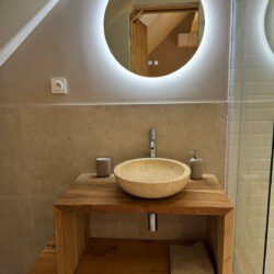 La pointe aux oies est une chambre double de 25m2 avec douche à l’italienne et terrasse privative.