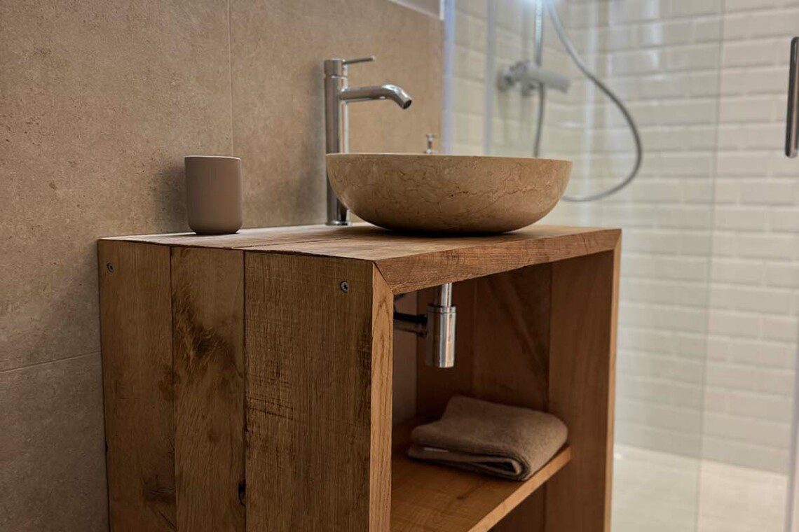 La pointe aux oies est une chambre double de 25m2 avec douche à l’italienne et terrasse privative.