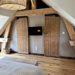 La pointe de Folliet est une chambre double de 25m2 avec douche à l’italienne et une vue imprenable sur la nature.