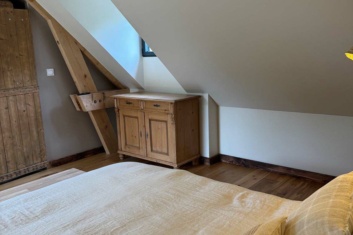 La pointe de Folliet est une chambre double de 25m2 avec douche à l’italienne et une vue imprenable sur la nature.