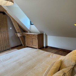 La pointe de Folliet est une chambre double de 25m2 avec douche à l’italienne et une vue imprenable sur la nature.