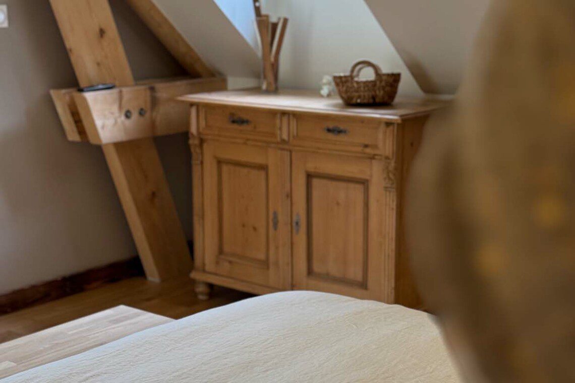 La pointe de Folliet est une chambre double de 25m2 avec douche à l’italienne et une vue imprenable sur la nature.