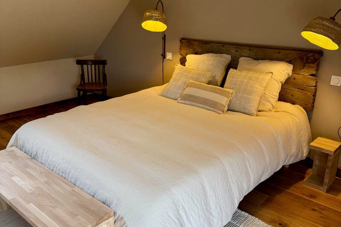 La pointe de Folliet est une chambre double de 25m2 avec douche à l’italienne et une vue imprenable sur la nature.