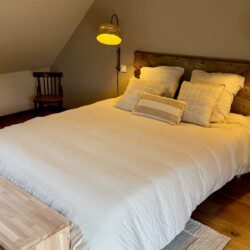 La pointe de Folliet est une chambre double de 25m2 avec douche à l’italienne et une vue imprenable sur la nature.