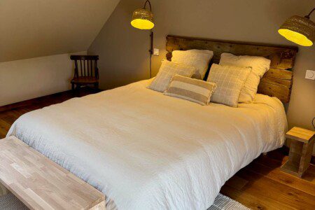 La pointe de Folliet est une chambre double de 25m2 avec douche à l’italienne et une vue imprenable sur la nature.