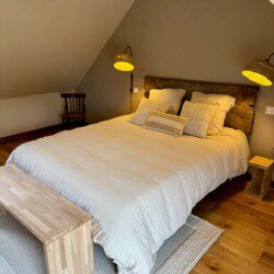 La pointe de Folliet est une chambre double de 25m2 avec douche à l’italienne et une vue imprenable sur la nature.