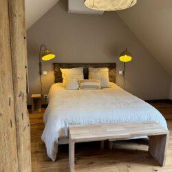 La pointe de Folliet est une chambre double de 25m2 avec douche à l’italienne et une vue imprenable sur la nature.