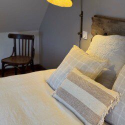 La pointe de Folliet est une chambre double de 25m2 avec douche à l’italienne et une vue imprenable sur la nature.