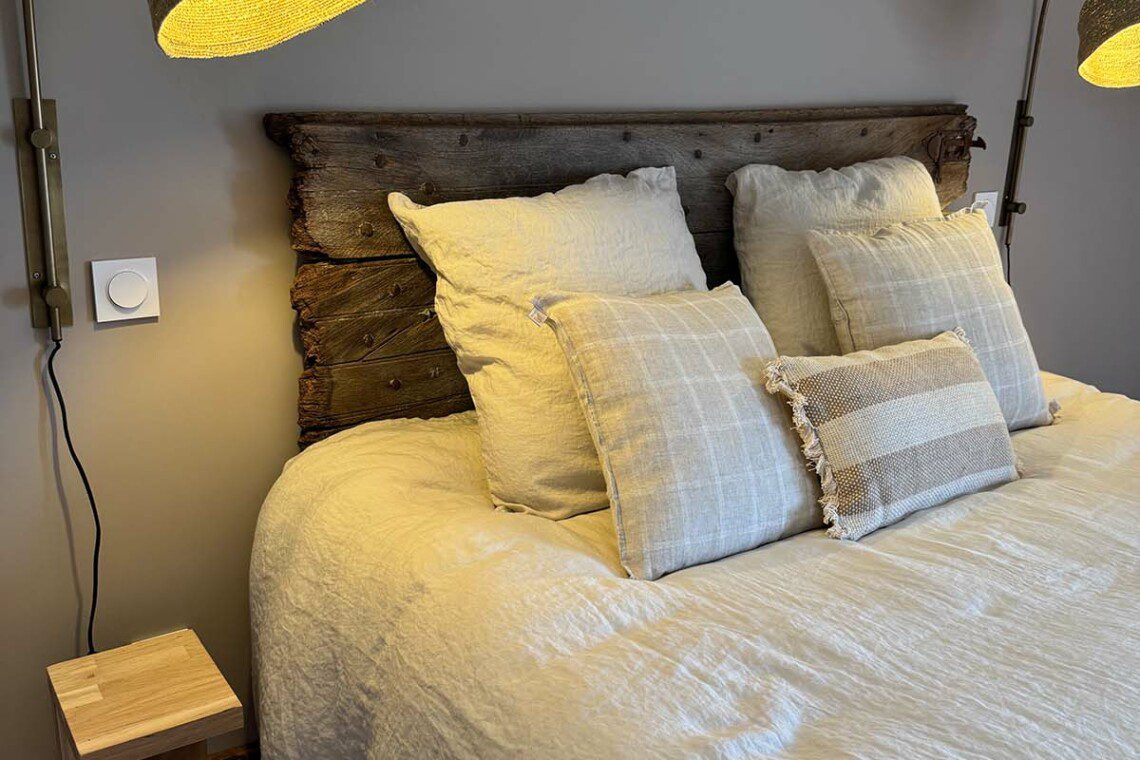 La pointe de Folliet est une chambre double de 25m2 avec douche à l’italienne et une vue imprenable sur la nature.