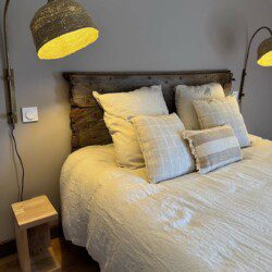 La pointe de Folliet est une chambre double de 25m2 avec douche à l’italienne et une vue imprenable sur la nature.