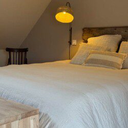 La pointe de Folliet est une chambre double de 25m2 avec douche à l’italienne et une vue imprenable sur la nature.