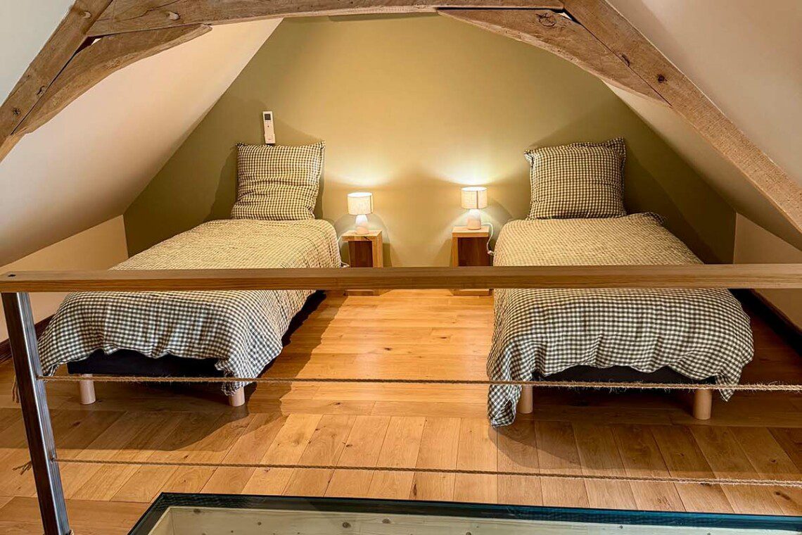 Cette ancienne grange, renommée "La petite maison", abrite une grande suite familiale pouvant accueillir 2 à 6 personnes.