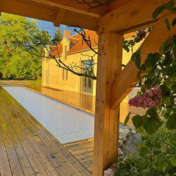 Les chambres d'hôtes Au détour des Châteaux vous offrent des prestations tout confort et de qualités dans un cocon de verdure.