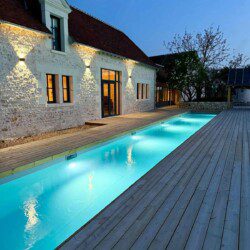 Les chambres d'hôtes Au détour des Châteaux vous offrent des prestations tout confort et de qualités dans un cocon de verdure.