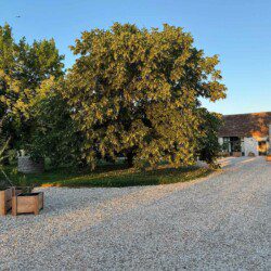 Les chambres d'hôtes Au détour des Châteaux  vous accueil dans un écrin naturel.