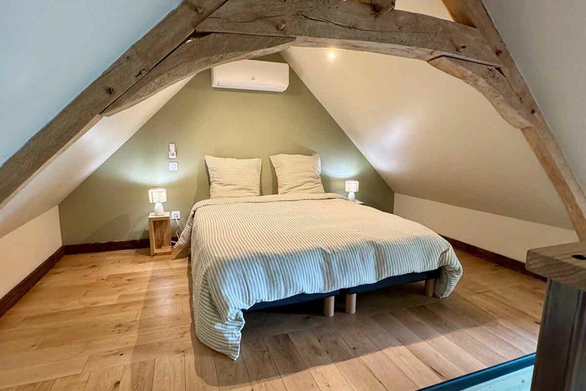 Cette ancienne grange, renommée "La petite maison", abrite une grande suite familiale pouvant accueillir 2 à 6 personnes.