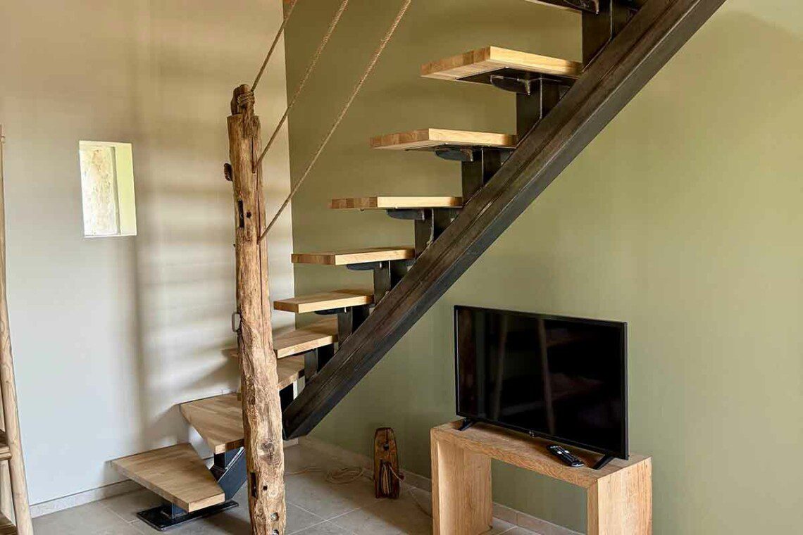 Cette ancienne grange, renommée "La petite maison", abrite une grande suite familiale pouvant accueillir 2 à 6 personnes.