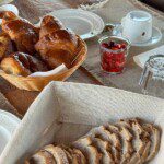 La table généreuse des chambres d'hôtes Au détour des Châteaux vous attend !